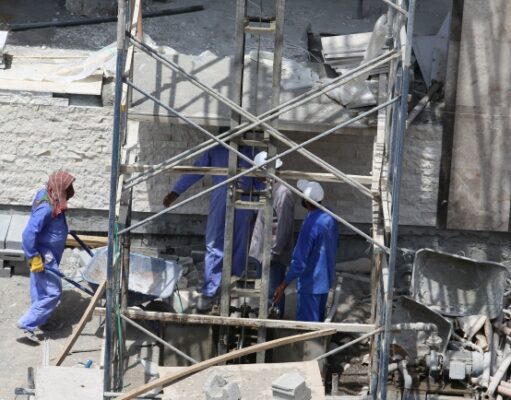 கோடை வெயில்: ஓமனில் மதிய நேரத்தில் தொழிலாளர்களை வேலைக்கு அமர்த்தக் கூடாது! – தொழிலாளர் அமைச்சகம் எச்சரிக்கை