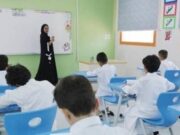 அரசுப் பள்ளி 4ஆம் வகுப்பு மாணவர்களுக்குப் பாடம் நடத்த பெண்கள் அனுமதி.