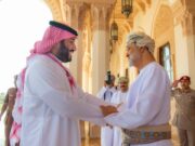 பட்டத்து இளவரசர் மஸ்கட்டில் ஓமன் சுல்தானைச் சந்தித்து பேச்சுவார்த்தை.