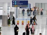 பயணிகளுக்கு இழப்பீடு வழங்கியுள்ள விமான நிறுவனங்கள்.