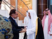 ரியாத்தில் உள்ள உலக முஸ்லிம் லீக் அலுவலகத்தை பார்வையிட்ட மலேசிய பிரதமர்.