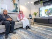 மதினா எமிர் Quba மசூதி விரிவாக்கத் திட்டத்தின் கட்டிடக் கலைஞர்களை சந்தித்தார்.