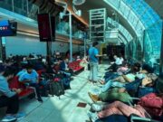 ஐக்கிய அரபு எமிரேட்ஸில் கனமழை காரணமாக நிறுத்திவைக்கப்பட்ட துபாய் விமான நிலையம் மீண்டும் திறக்கப்பட்டது.