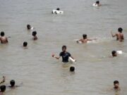 வெயிலின் தாக்கத்தால் வங்காளதேசத்தில் 33 மில்லியன் குழந்தைகள் பள்ளிகளில் இருந்து வெளியேற்றம்.