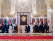 காசாவில் இருந்து இஸ்ரேல் உடனடியாக வெளியேறவும், ஐ.நா. அமைதி காக்கும் படைகளை நிலைநிறுத்தவும் அரபு உச்சிமாநாடு கோருகிறது.