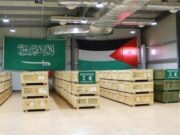 காசா நிவாரணப் பொருட்களை விமானத்தில் கொண்டு செல்ல சவுதி அரேபியா உபகரணங்களை வழங்குகிறது.