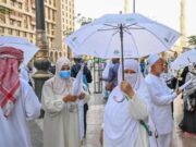 ஹஜ்ஜின் போது அதிக வெப்பநிலை ஏற்படும் என சுகாதார அமைச்சகம் எச்சரிக்கை விடுத்துள்ளது மற்றும் பயணிகள் பாதுகாப்பு வழிகாட்டுதல்களை கடைபிடிக்குமாறு அமைச்சகம் வலியுறுத்தியுள்ளது.