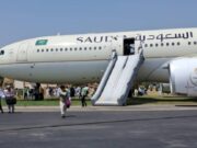 பெஷாவர் விமான நிலையத்தில் தரையிறங்கும் போது சவுதியா விமானம் தீப்பிடித்ததால், பயணிகள் அனைவரும் பாதுகாப்பாக வெளியேற்றப்பட்டனர்.